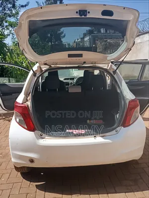 Toyota Vitz 1.3 FWD 3dr 2013 Beige