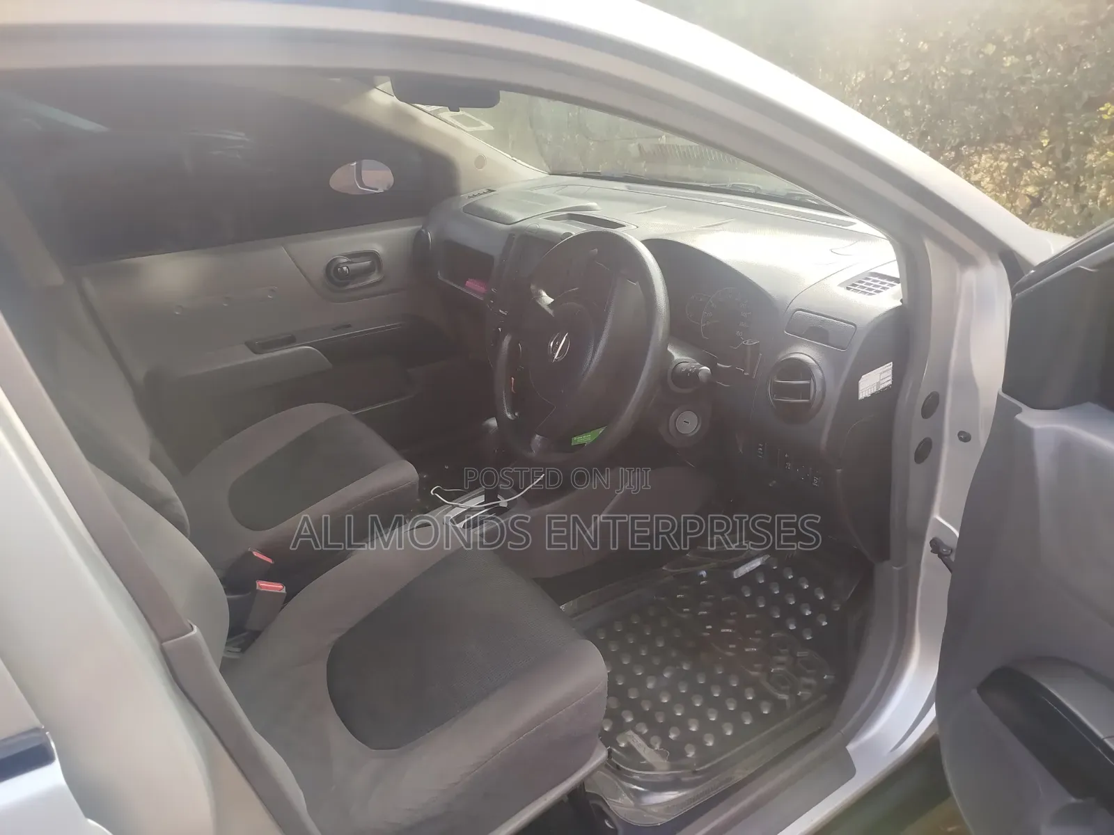 Nissan Advan 2015 Silver