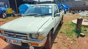 Toyota Hilux 2000 Pearl