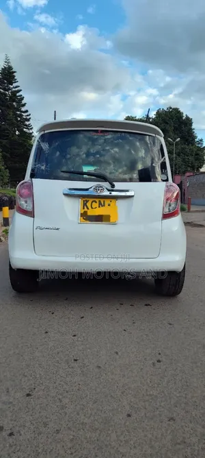 Toyota Ractis 2010 White