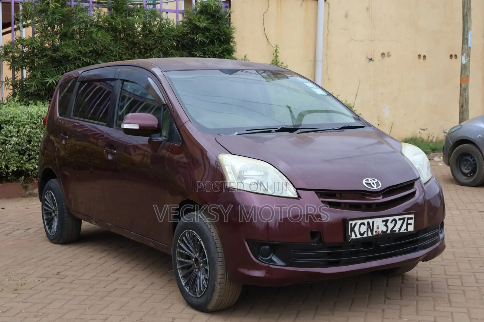 Toyota Passo Sette 2010 Maroon