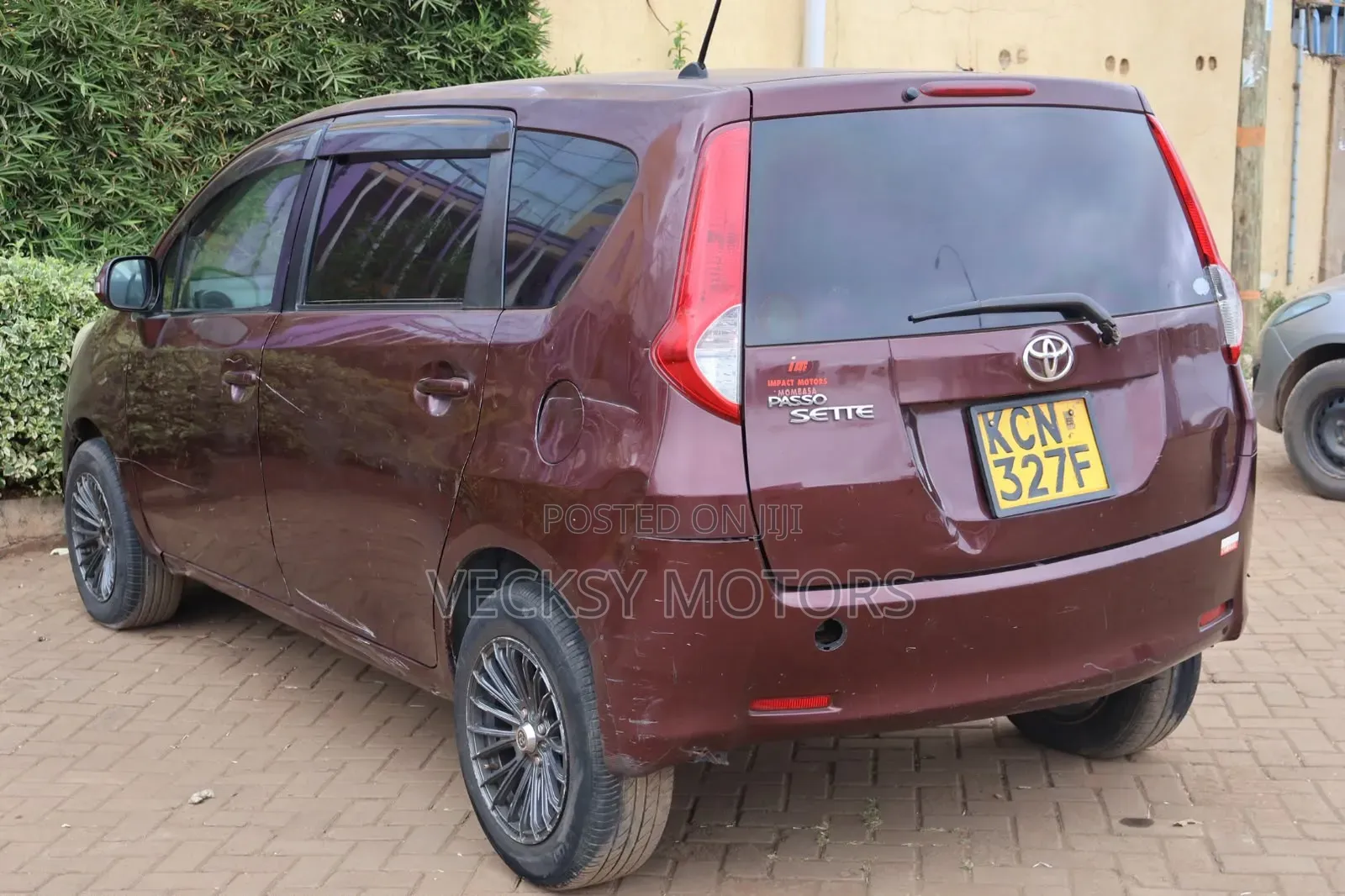 Toyota Passo Sette 2010 Maroon