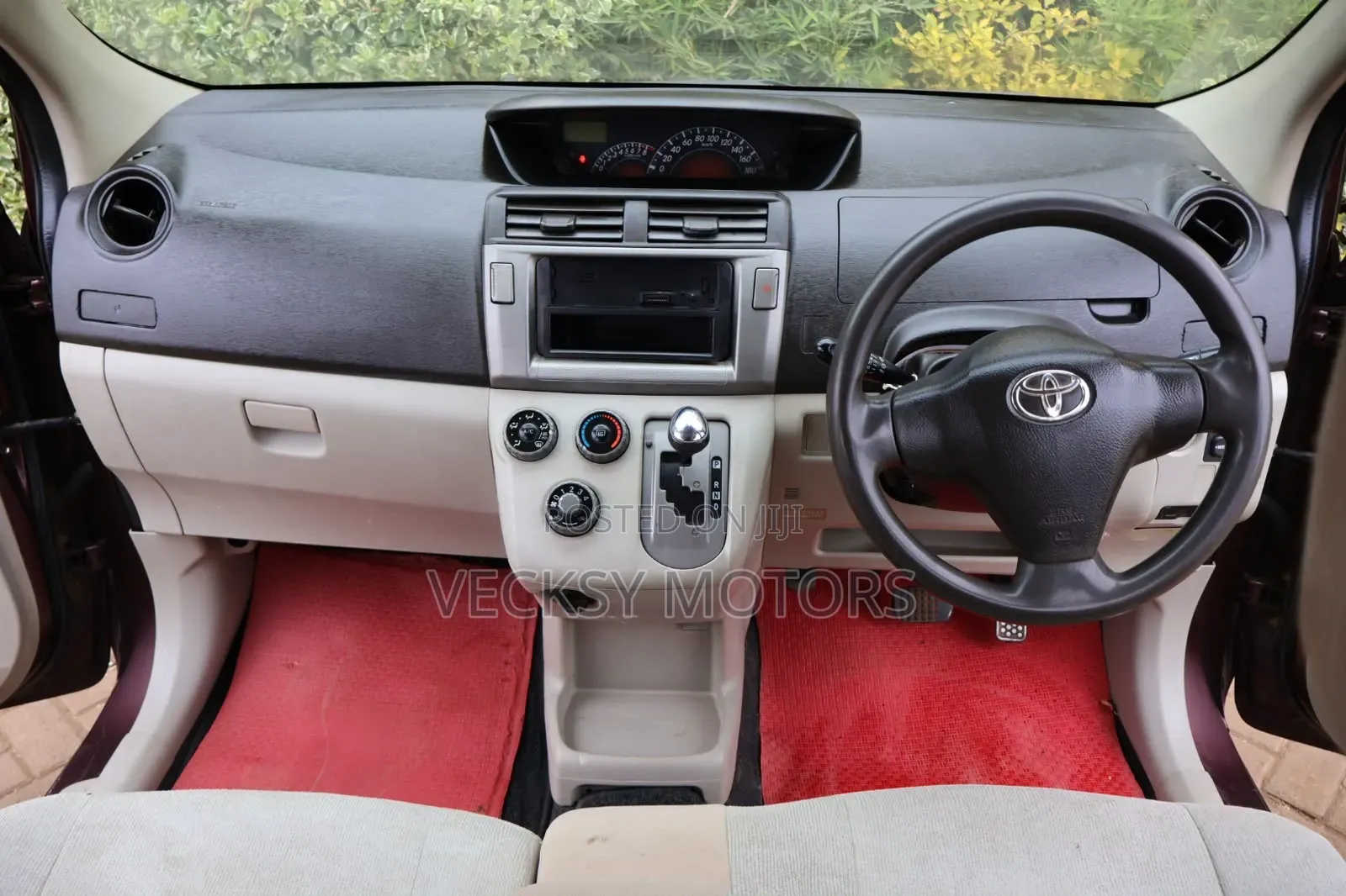 Toyota Passo Sette 2010 Maroon