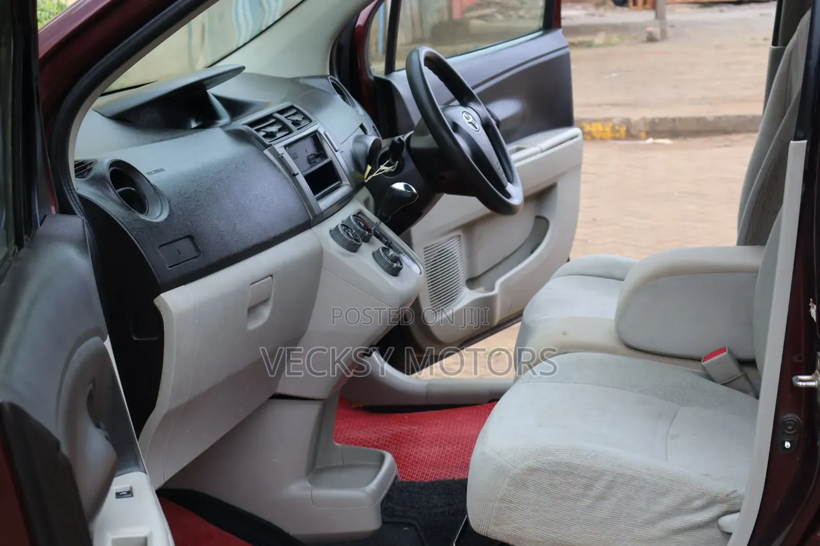 Toyota Passo Sette 2010 Maroon