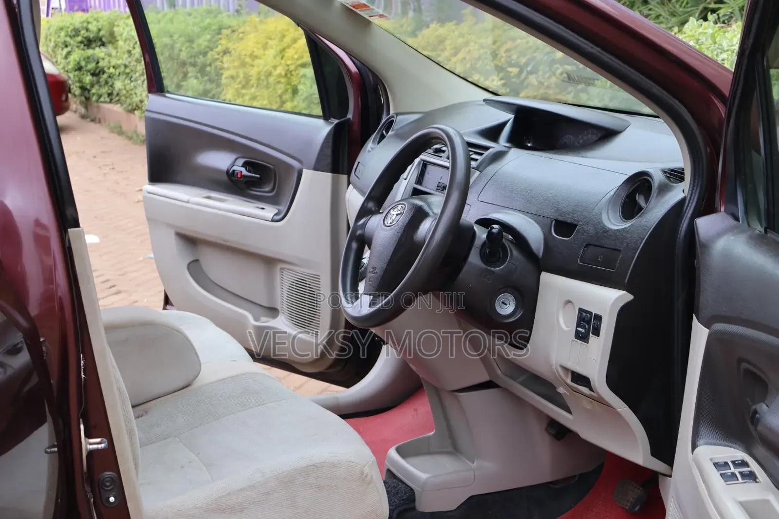 Toyota Passo Sette 2010 Maroon