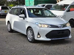 Toyota Corolla Fielder 1.5 Hybrid FWD 2019 White