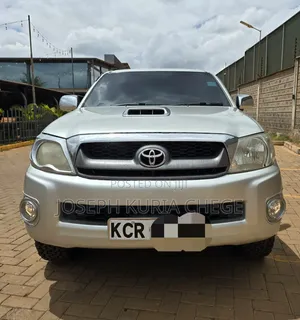 Toyota Hilux 2011 Ivory