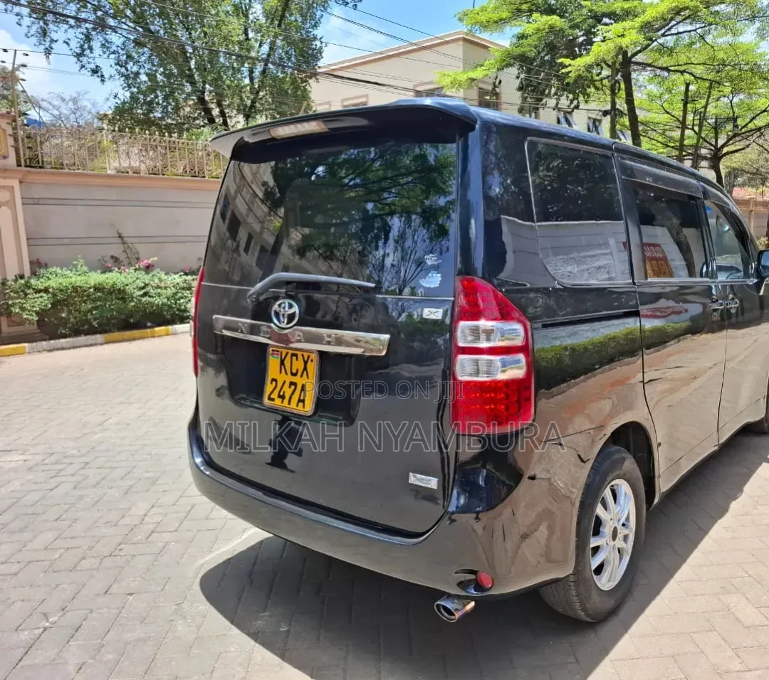 Toyota Noah 2012 Black