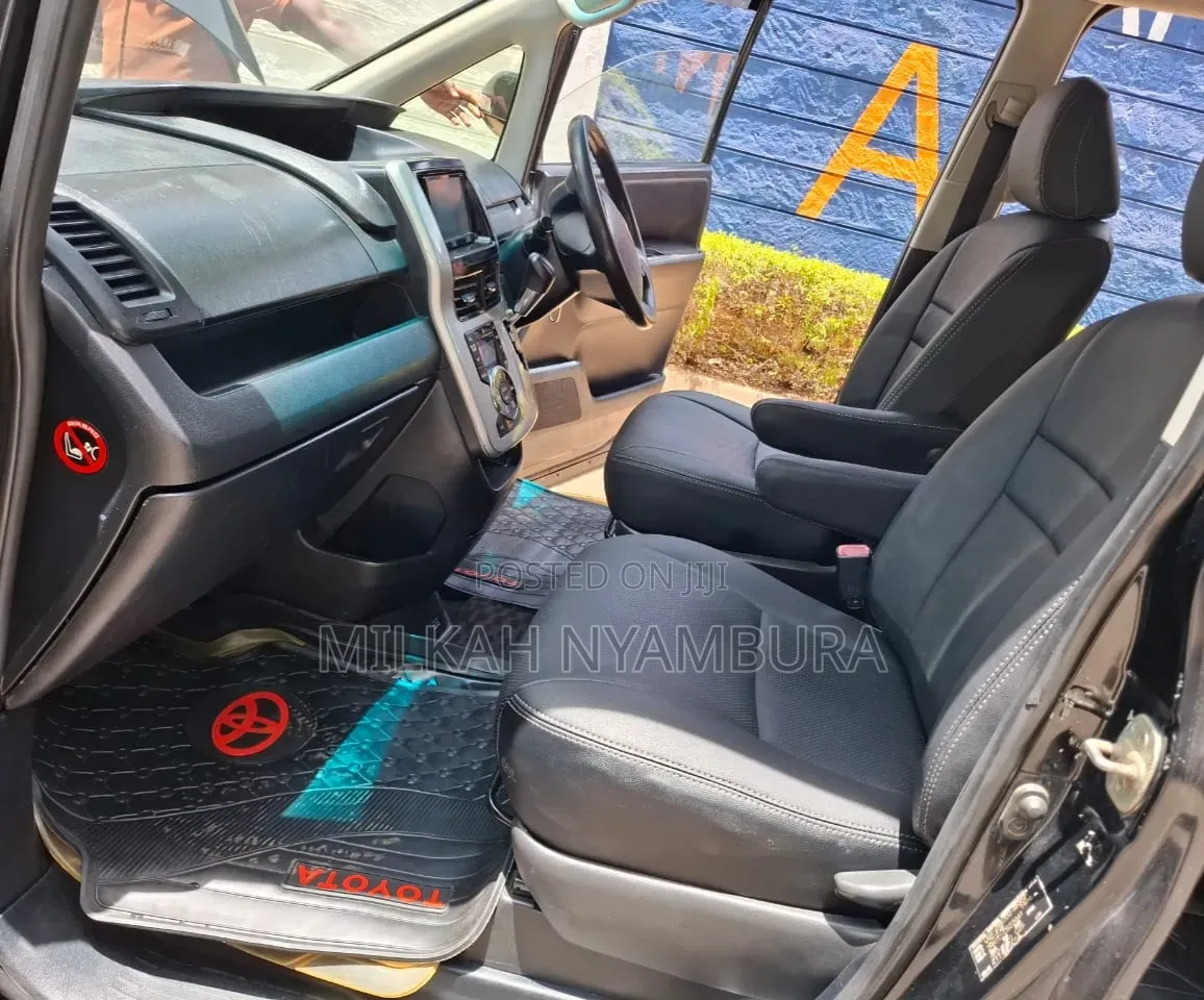 Toyota Noah 2012 Black