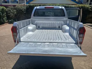 Isuzu D-MAX 2015 Silver