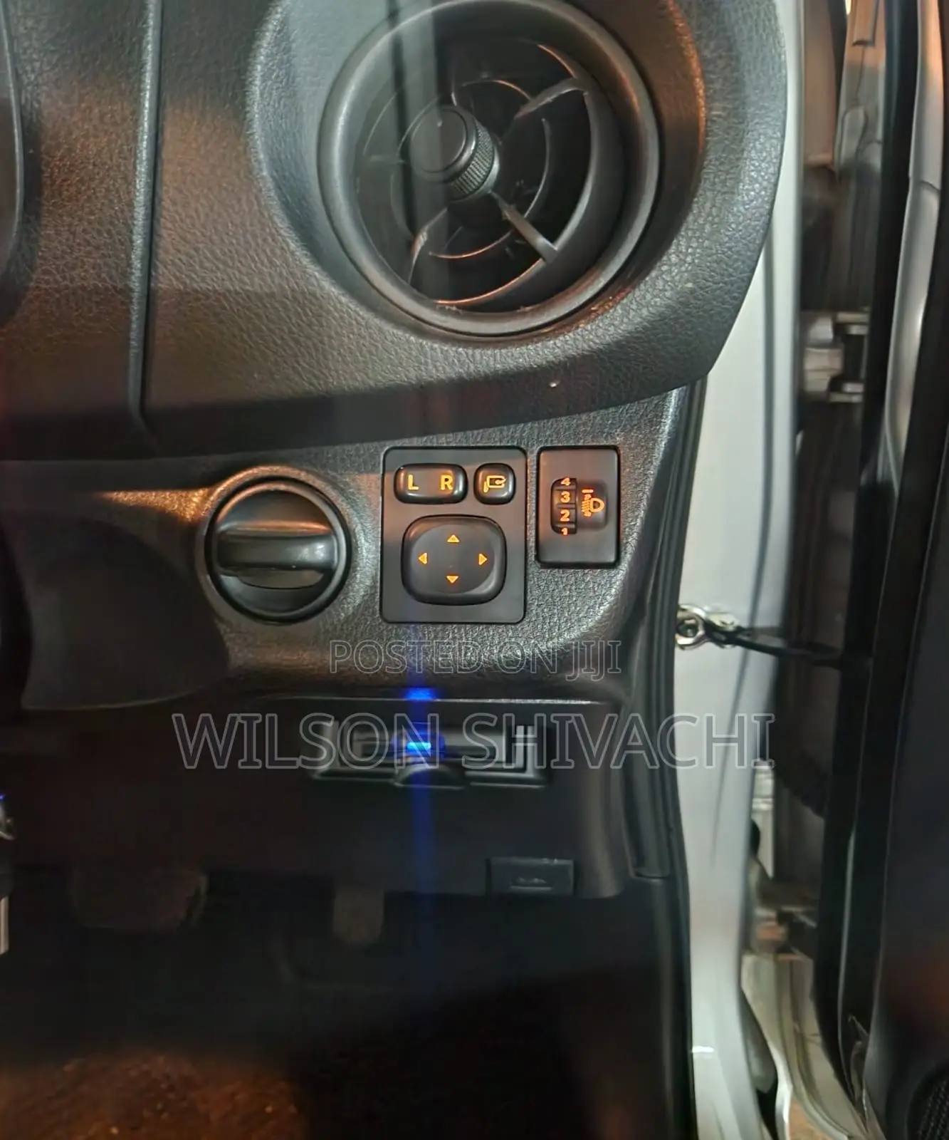 Toyota Vitz 2017 Silver
