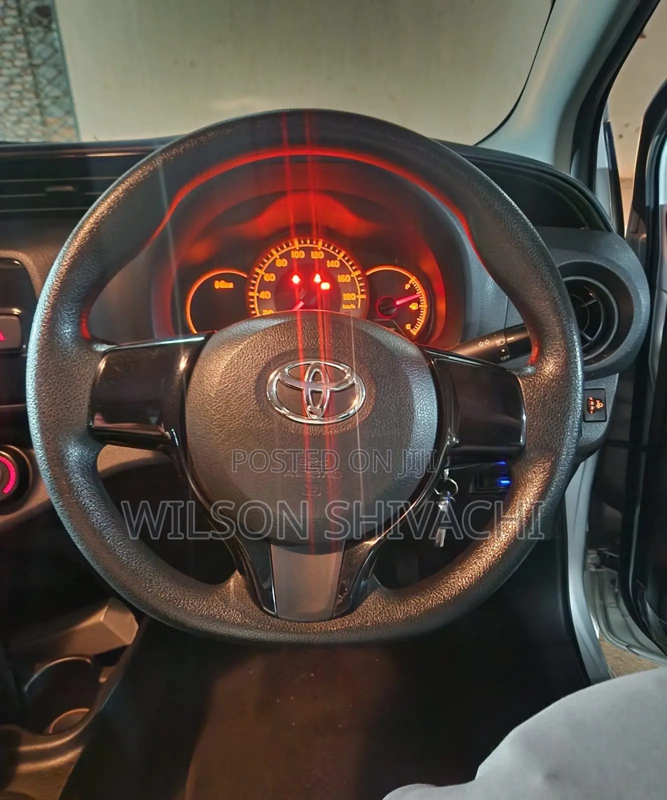 Toyota Vitz 2017 Silver