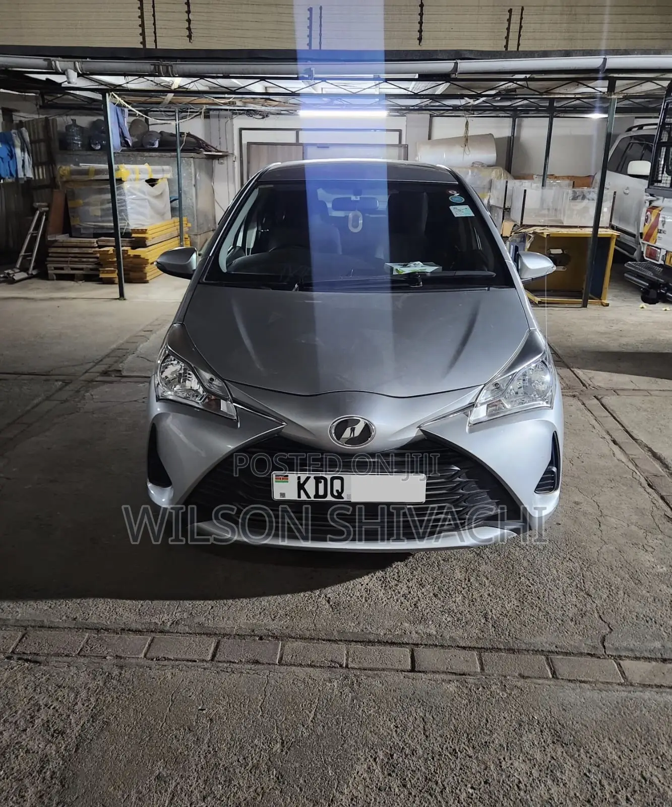 Toyota Vitz 2017 Silver