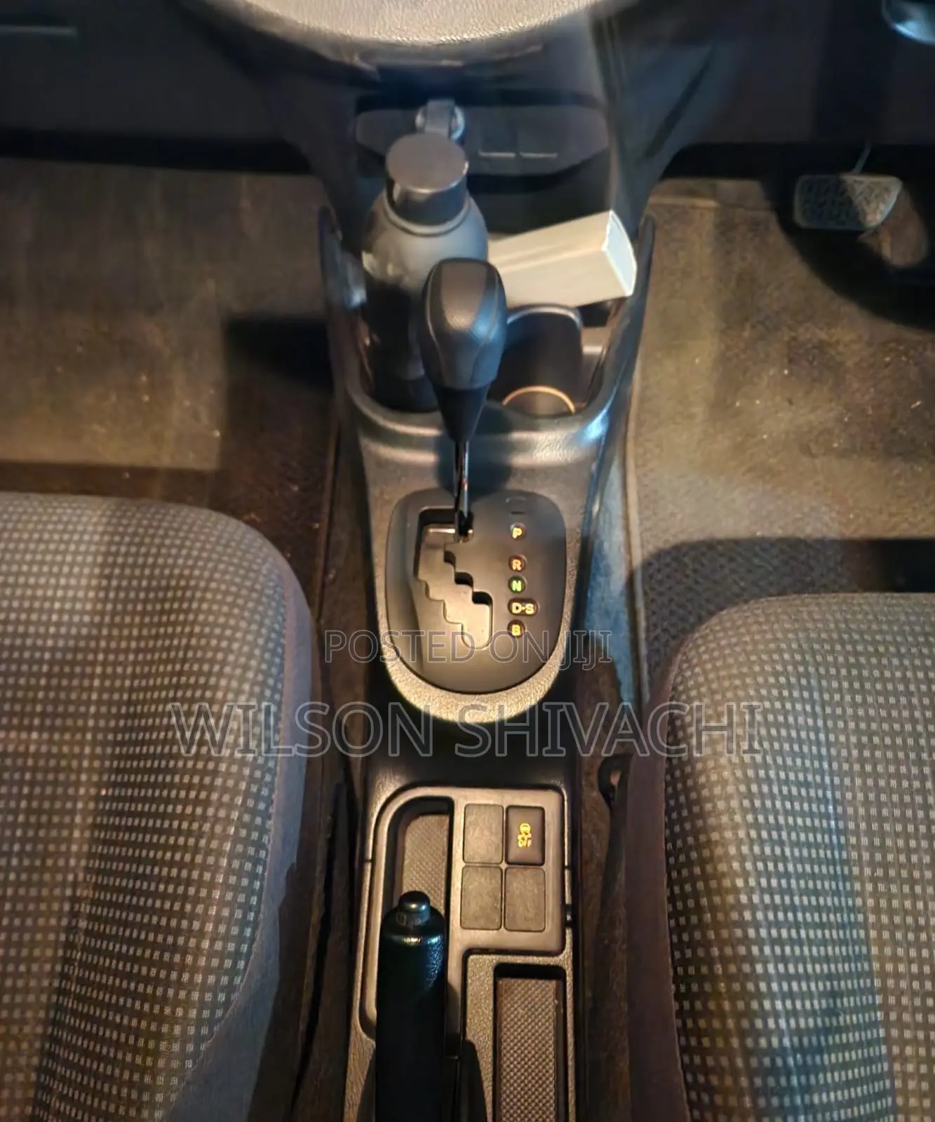 Toyota Vitz 2017 Silver