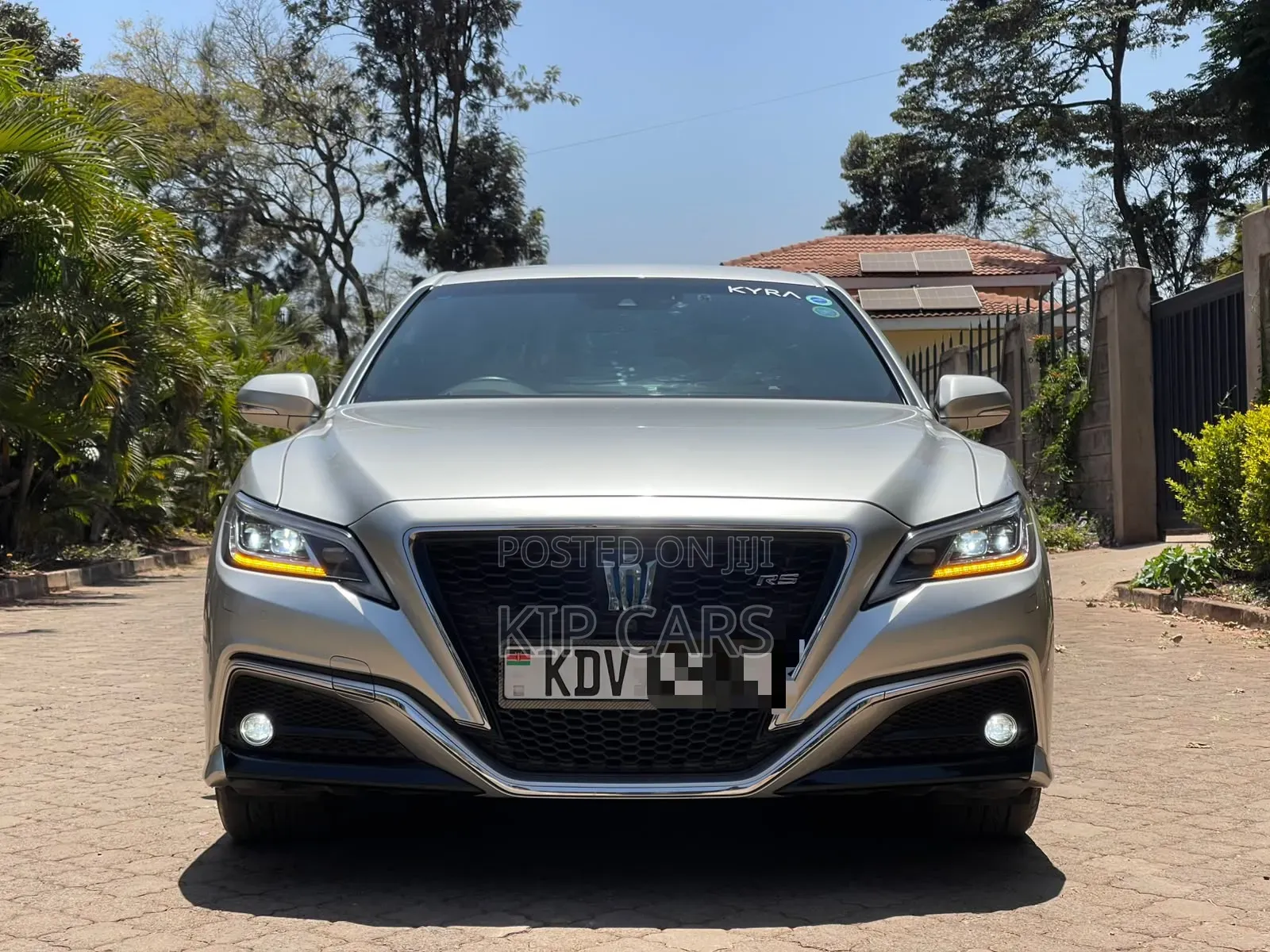 Toyota Crown 2018 Silver