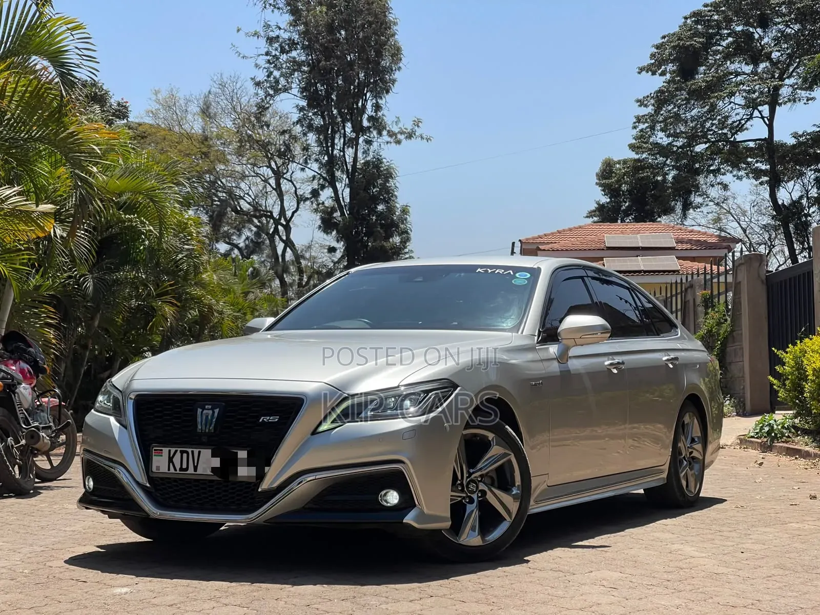 Toyota Crown 2018 Silver