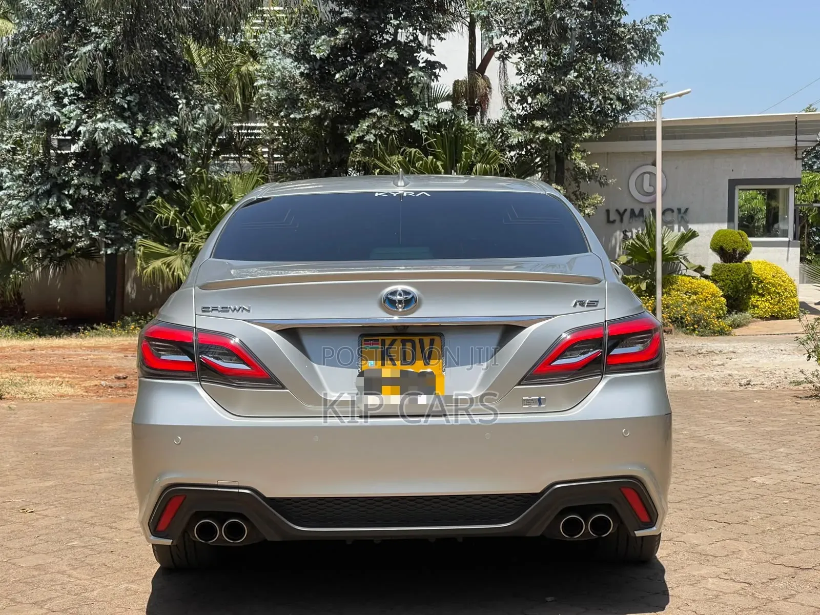 Toyota Crown 2018 Silver