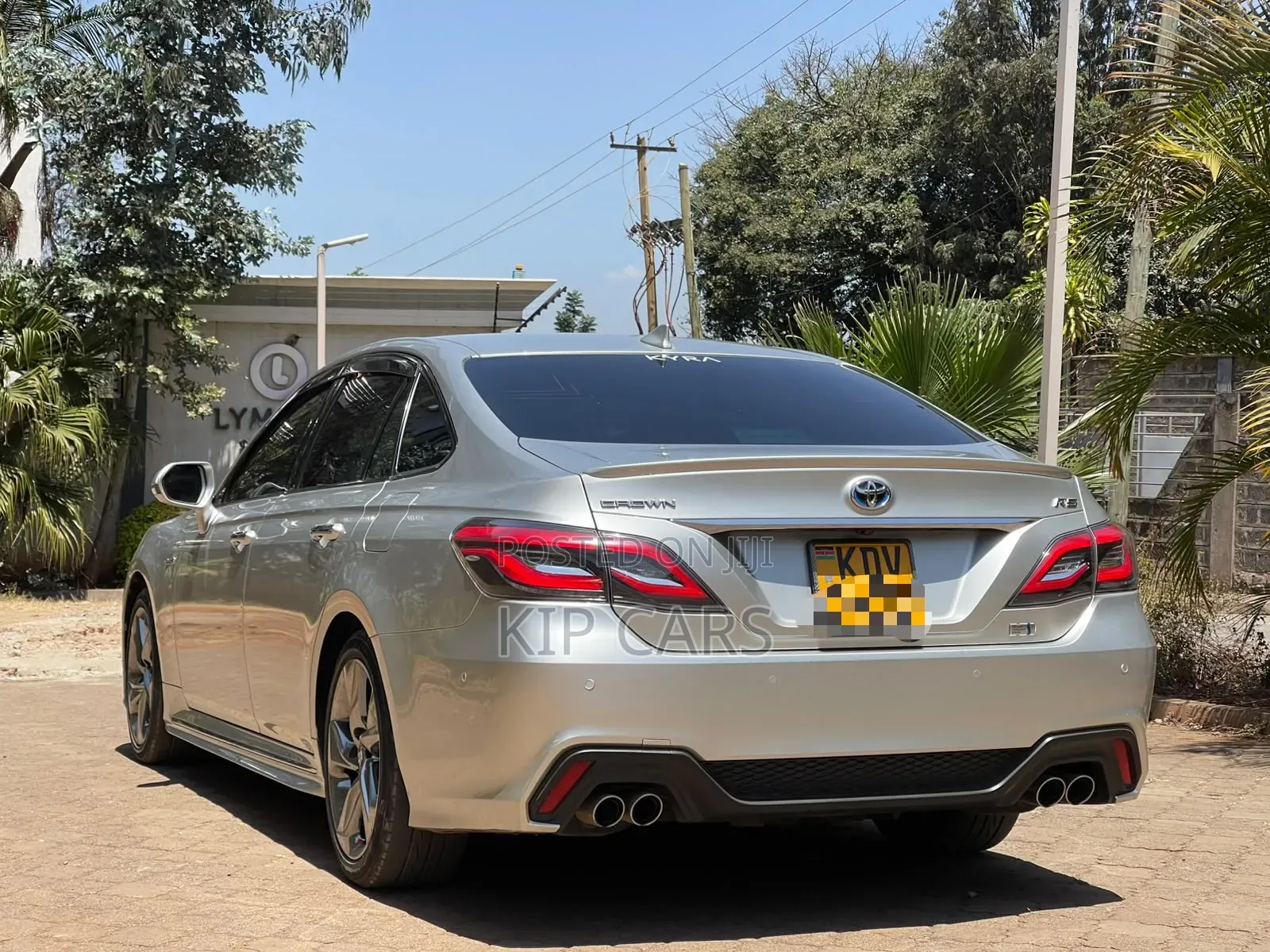 Toyota Crown 2018 Silver