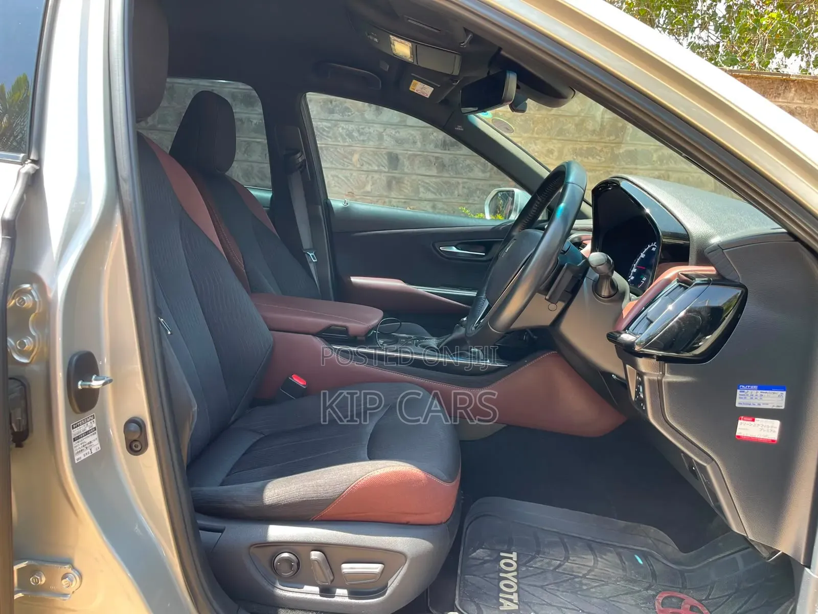 Toyota Crown 2018 Silver