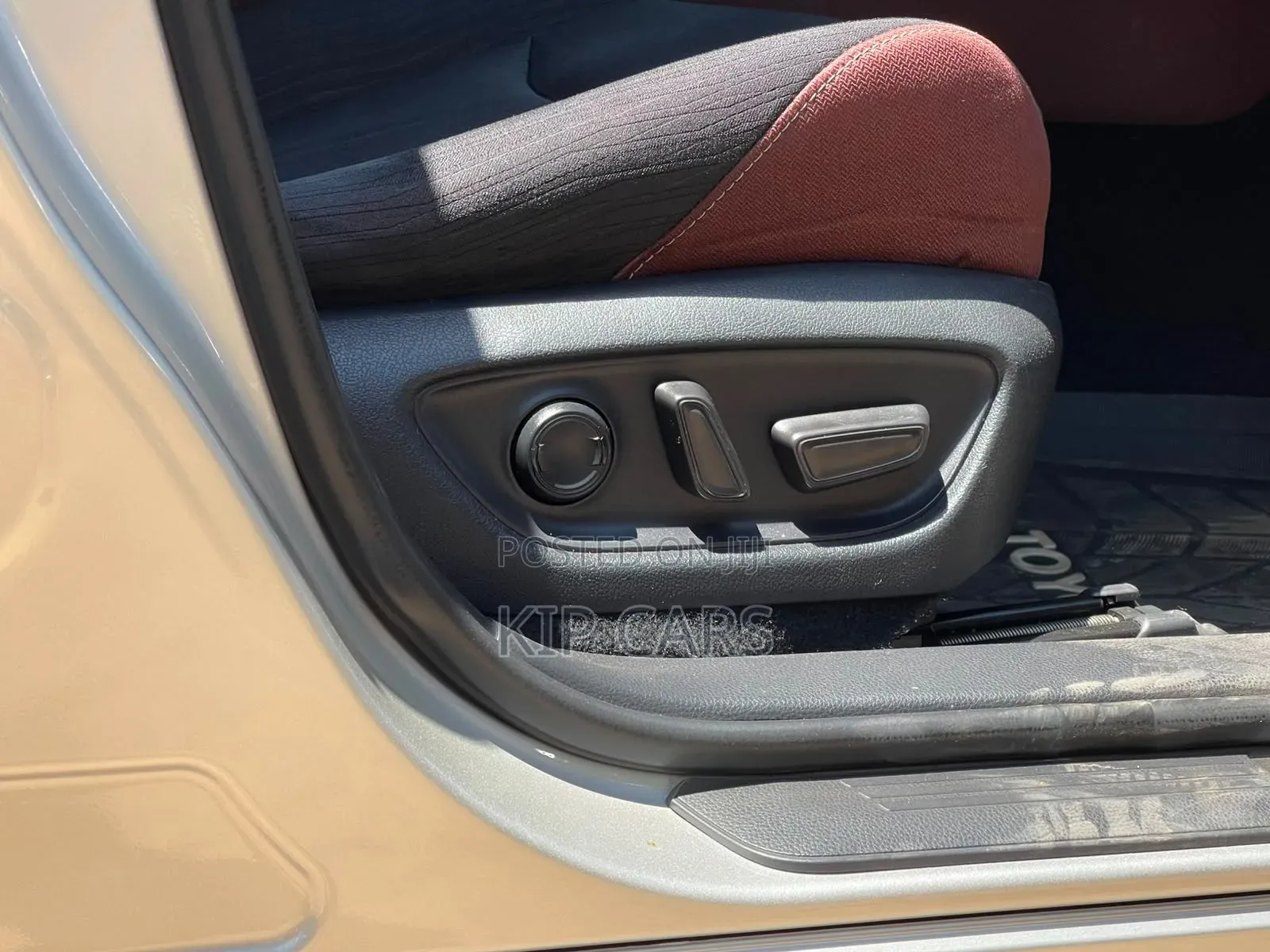 Toyota Crown 2018 Silver
