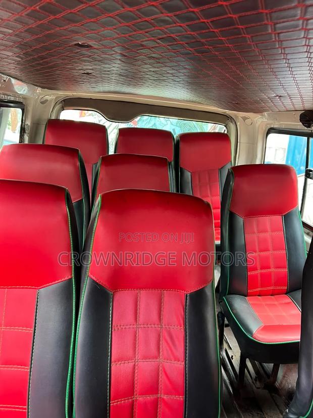 Toyota HiAce 2009 White - thumbnail 6