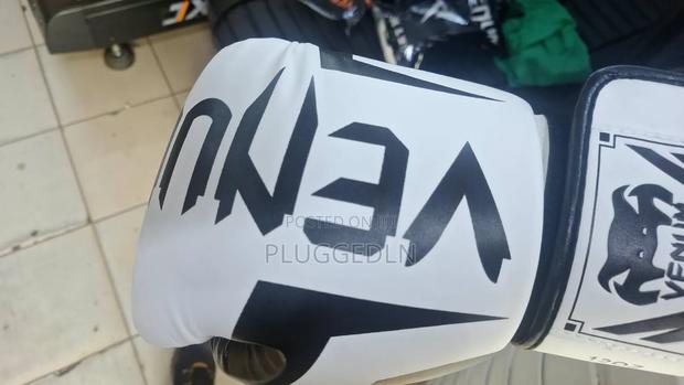 Venum Elite Boxing Gloves  - thumbnail 2