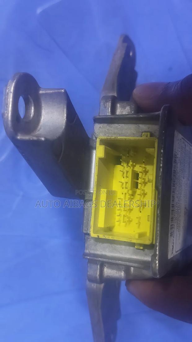 Honda Step Wagon SRS Airbag Control Module . - thumbnail 3