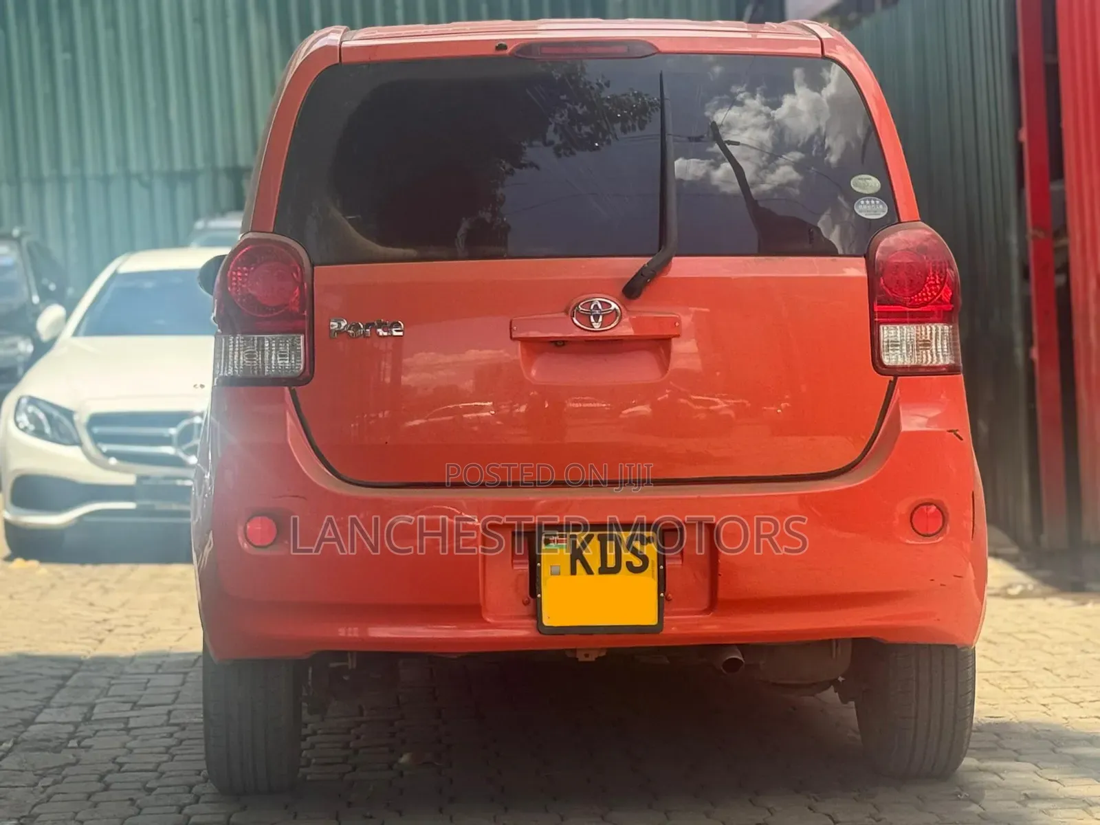 Toyota Porte 2017 Orange