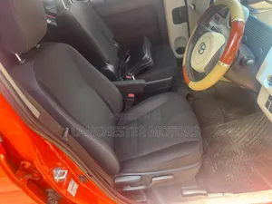 Toyota Porte 2017 Orange