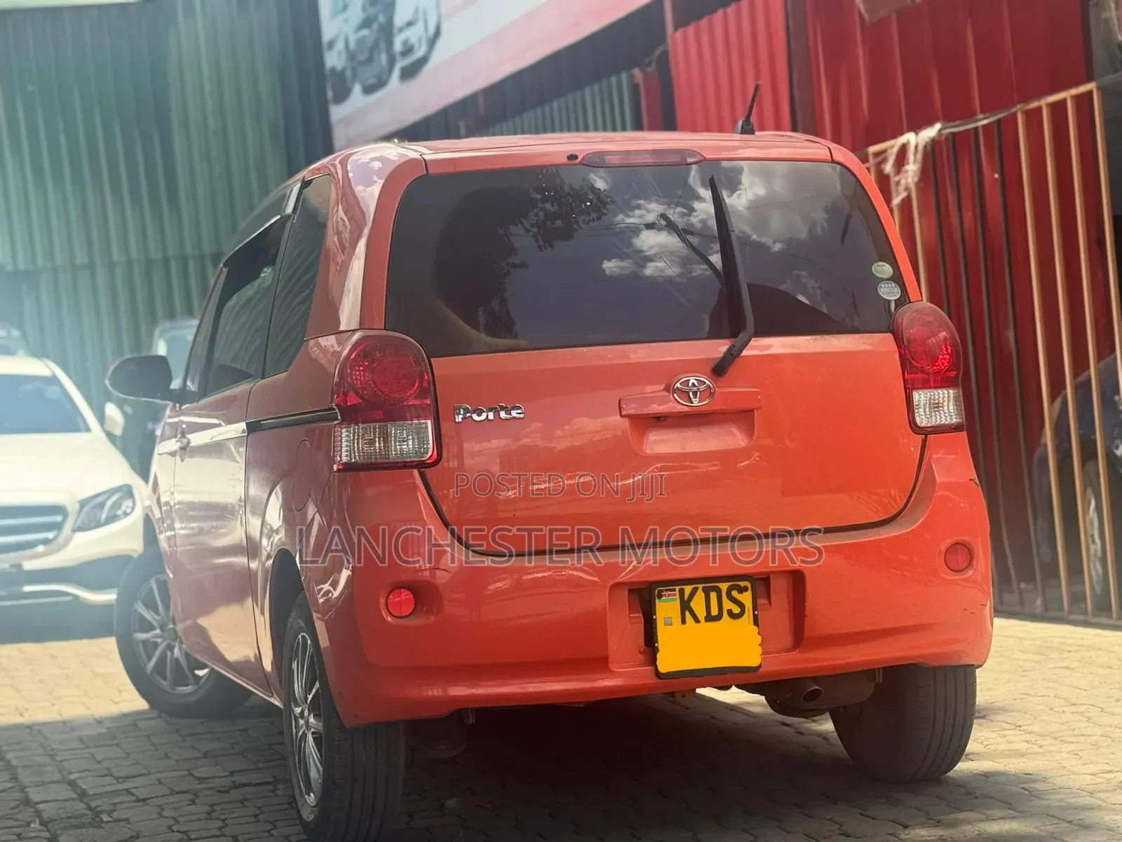 Toyota Porte 2017 Orange