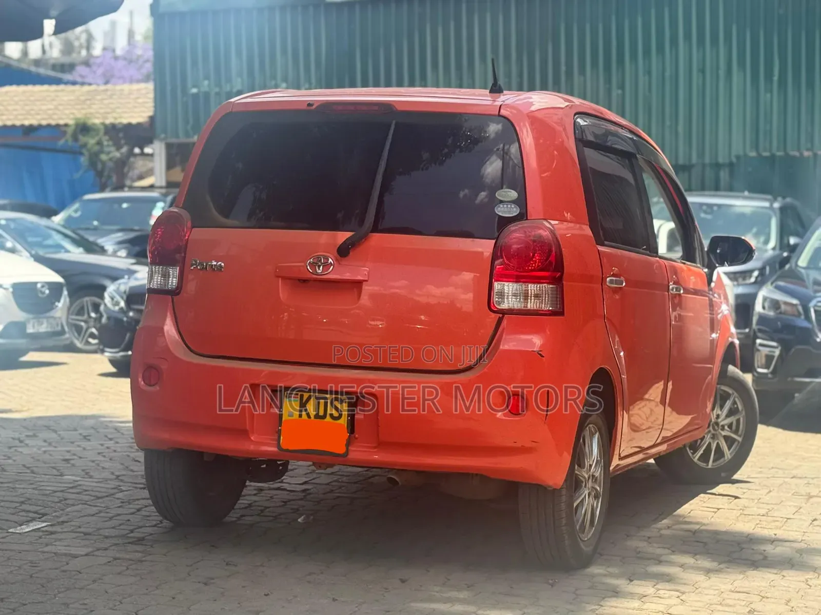 Toyota Porte 2017 Orange