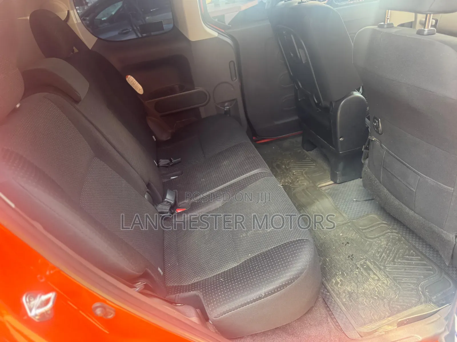 Toyota Porte 2017 Orange