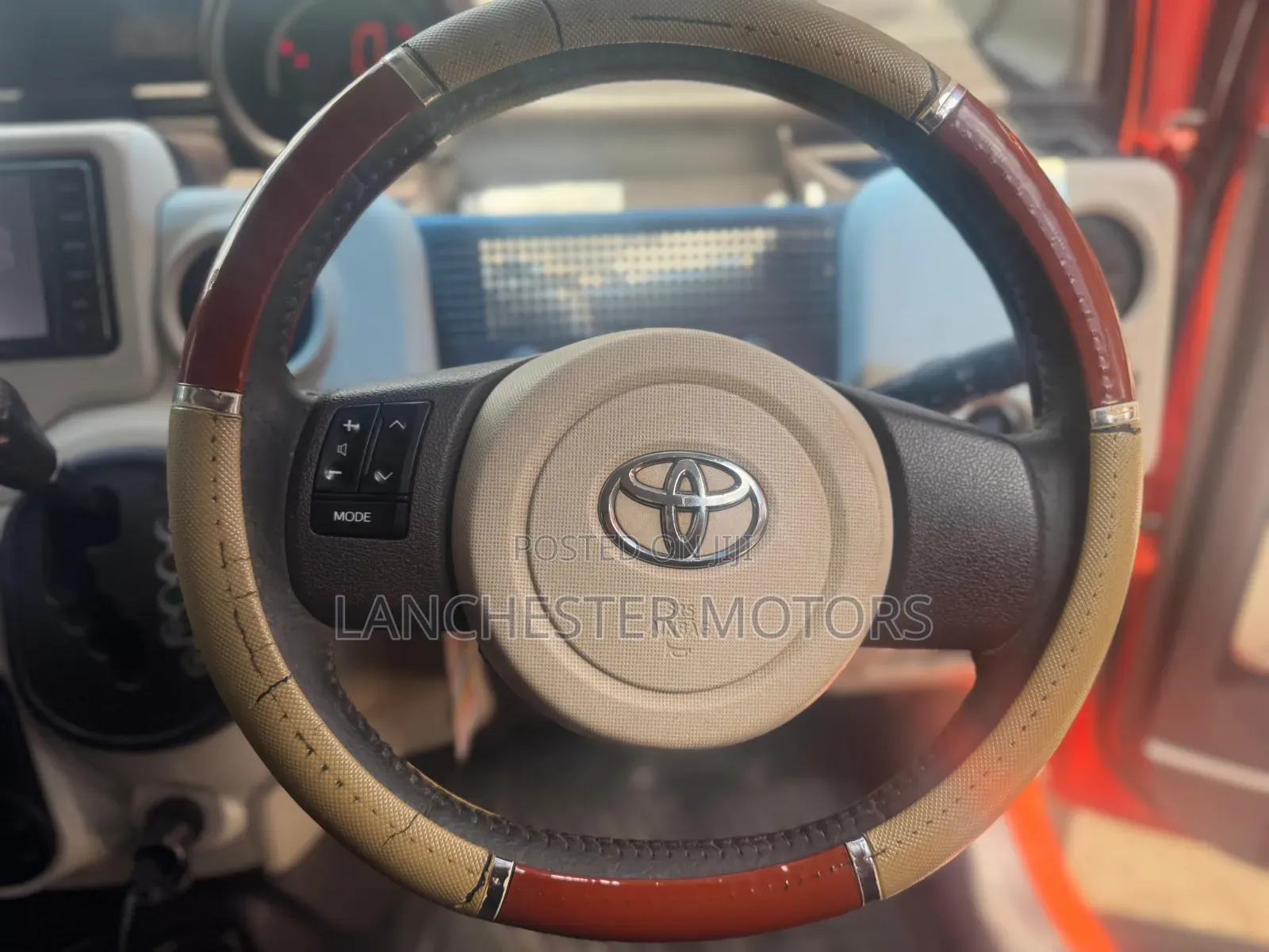 Toyota Porte 2017 Orange