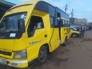 Isuzu NQR 2014 Yellow