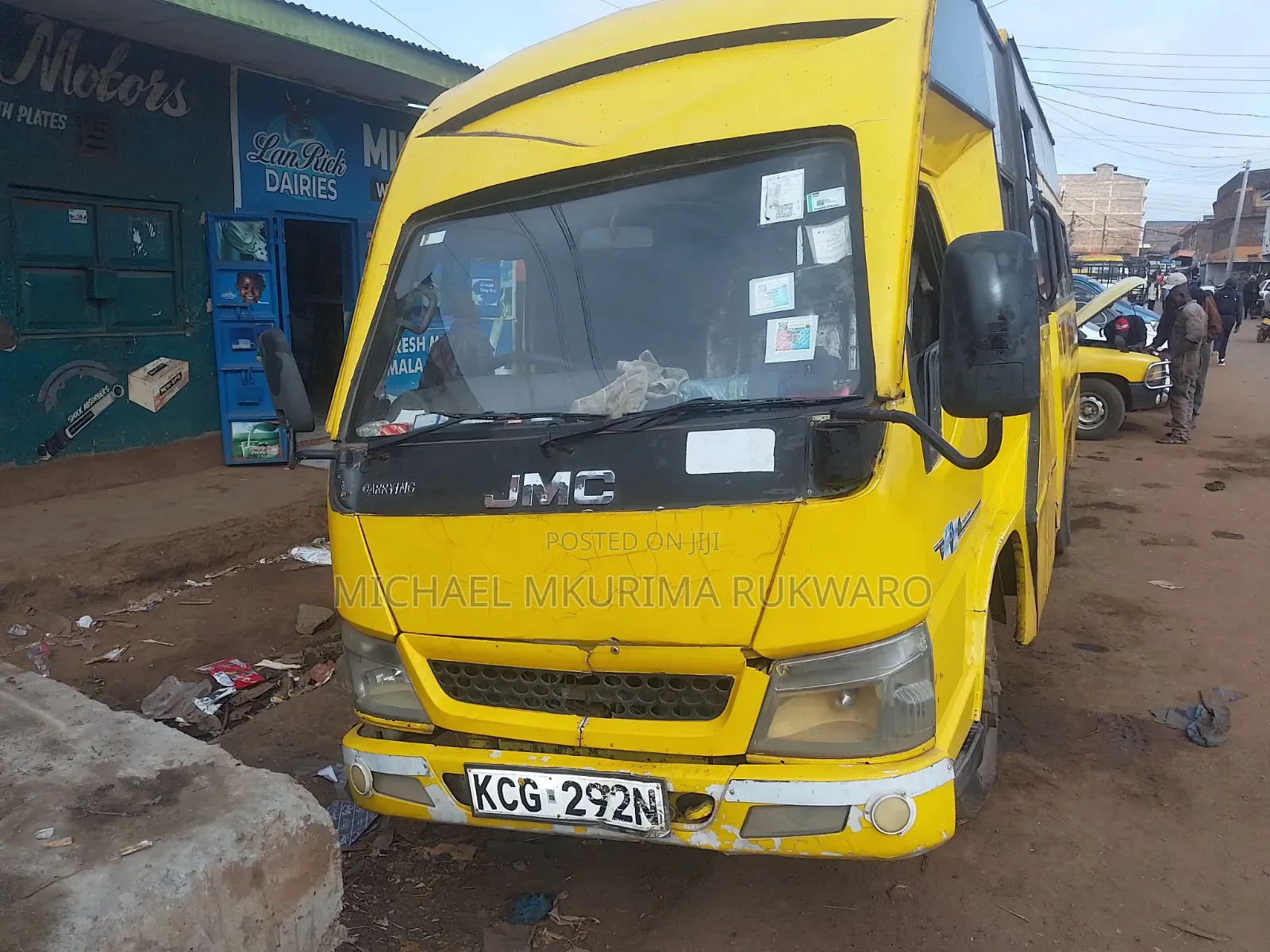 Isuzu NQR 2014 Yellow