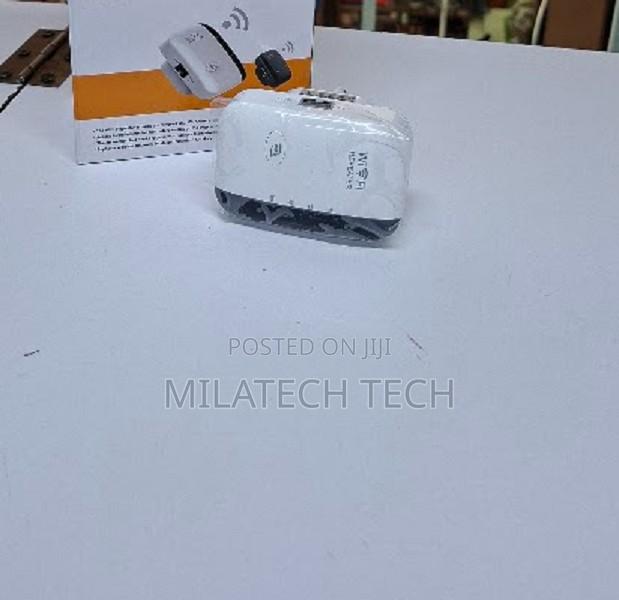 Wireless WiFi Extender Range Booster - main view