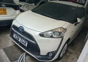 Toyota Sienta 2018 White