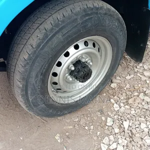 Isuzu Tougher 2001 Blue