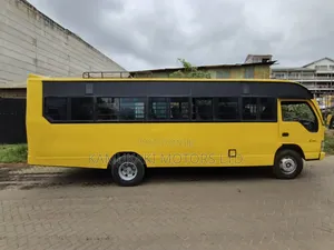 Isuzu NQR 2015 Yellow