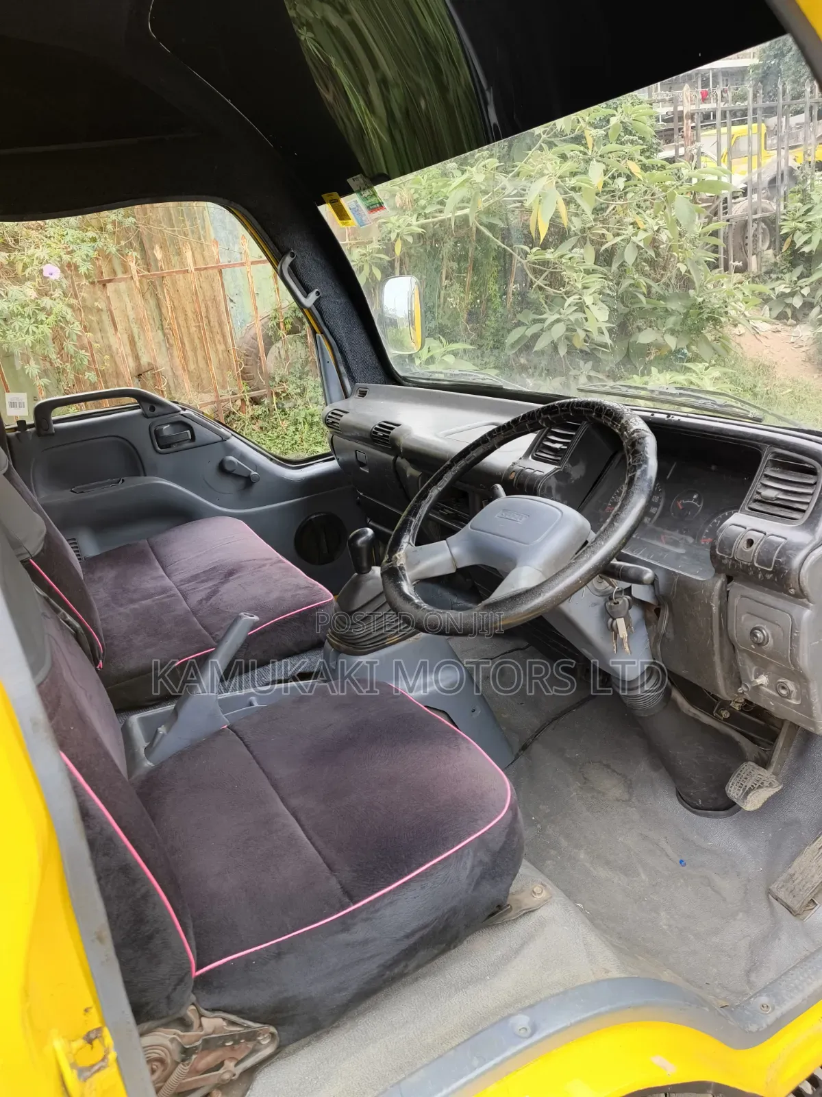Isuzu NQR 2015 Yellow