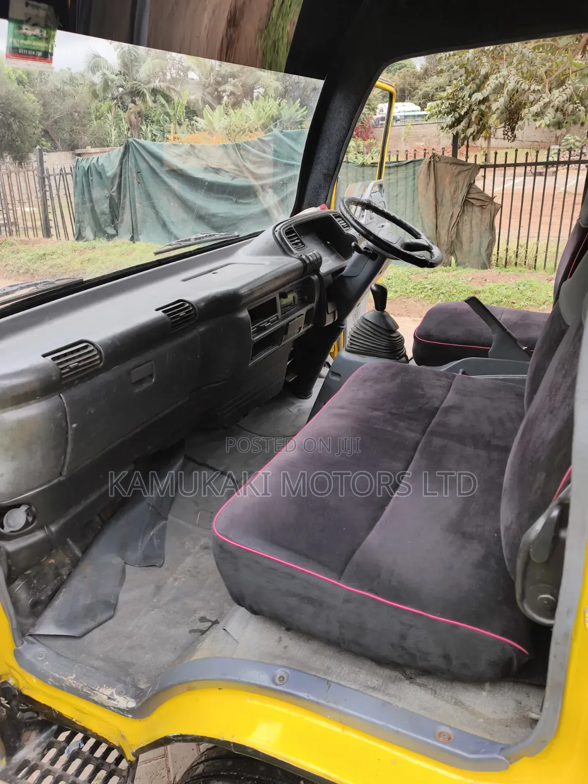 Isuzu NQR 2015 Yellow