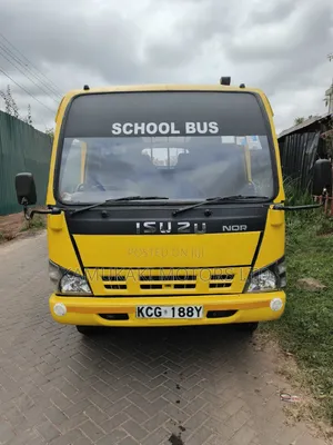 Isuzu NQR 2015 Yellow