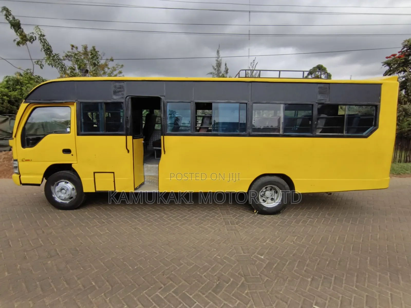Isuzu NQR 2015 Yellow