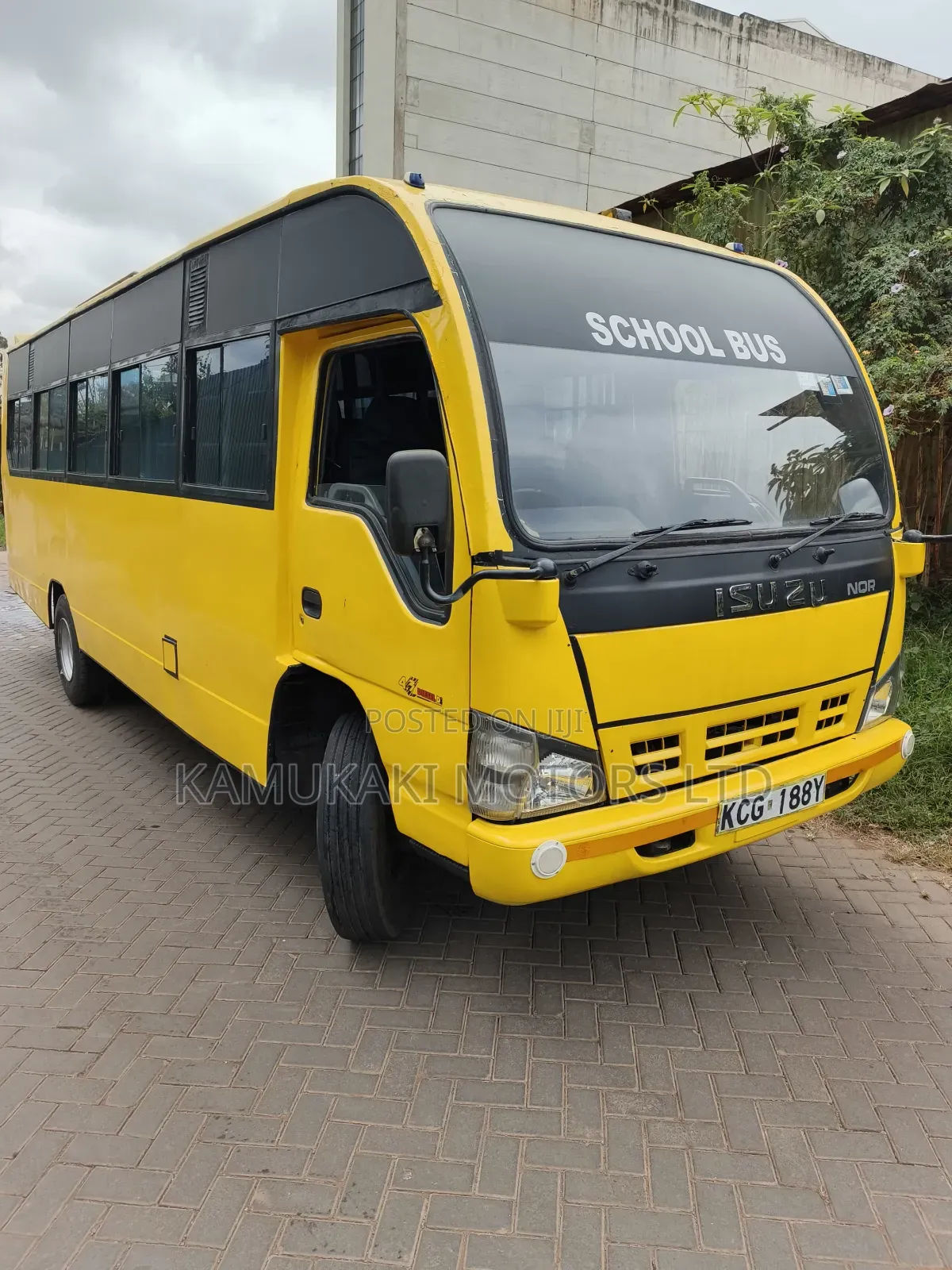 Isuzu NQR 2015 Yellow