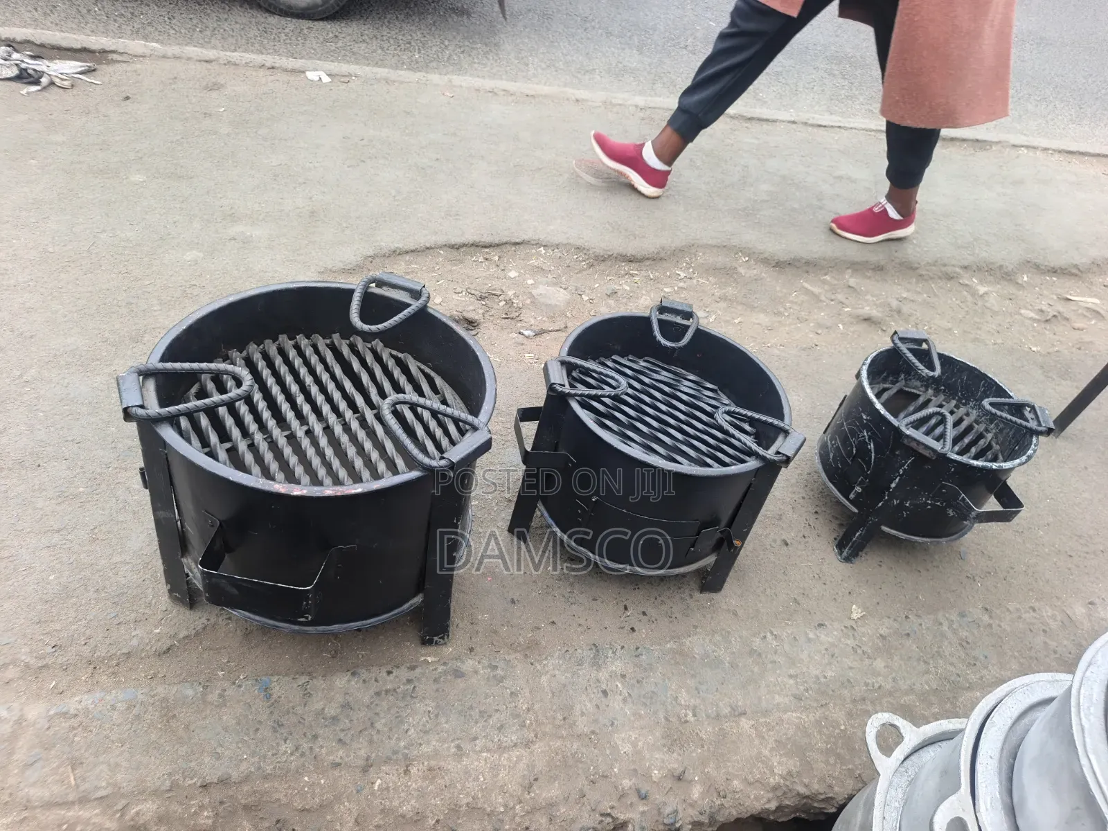 Heavy-Duty Charcoal Grill , Jiko