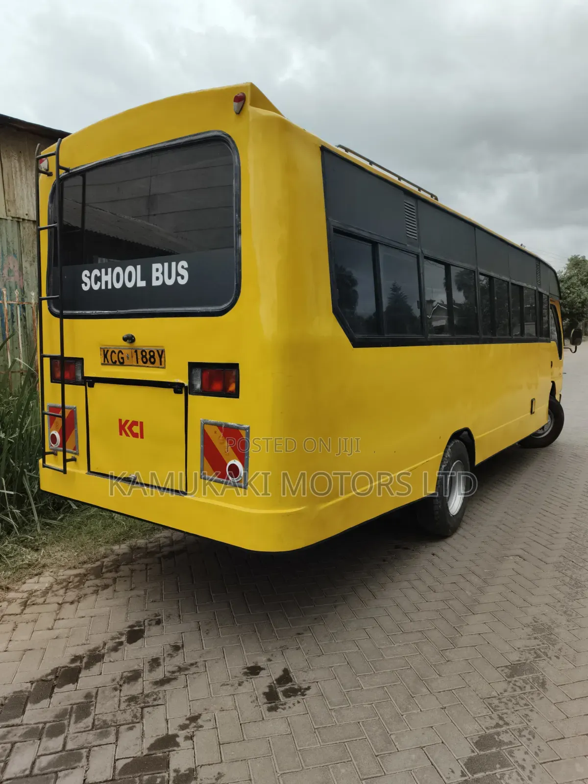 Isuzu NQR 2015 Yellow