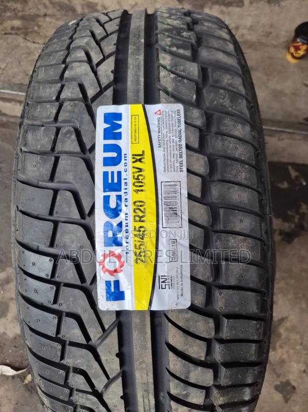 255/45r20 Accelera Tire
