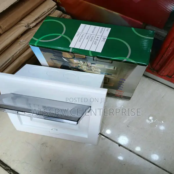 CONSUMER UNIT BOX Circuit Breaker Distribution Box 4-6 Way