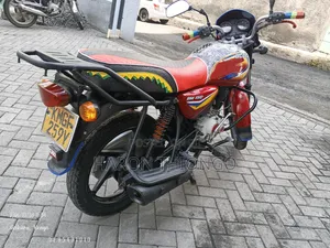 Bajaj Boxer 150 UG 2025 Red