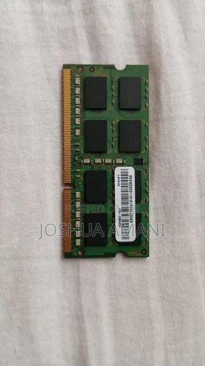 Selling a Samsung 8GB Laptop RAM Module.
